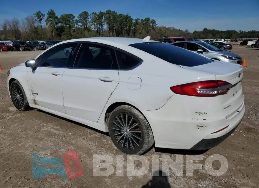 3FA6P0LU1KR263174 Photo# 2
