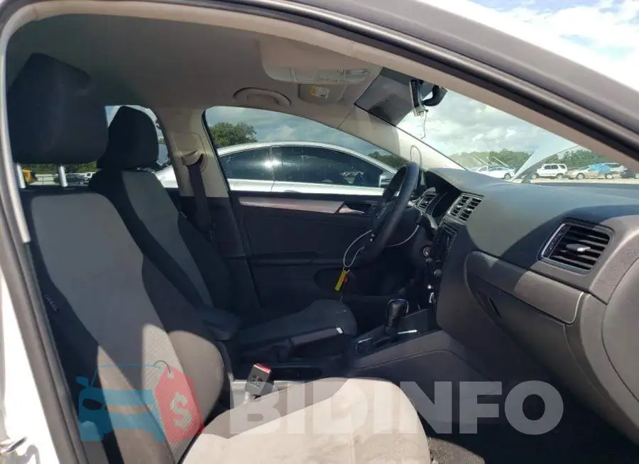 3VW2B7AJ4HM341216 Photo# 7