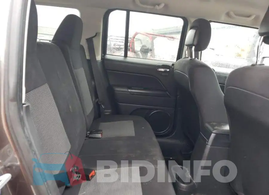 1C4NJRFB6ED718524 Photo# 10