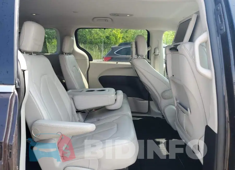 2C4RC1EG6HR709754 Photo# 11