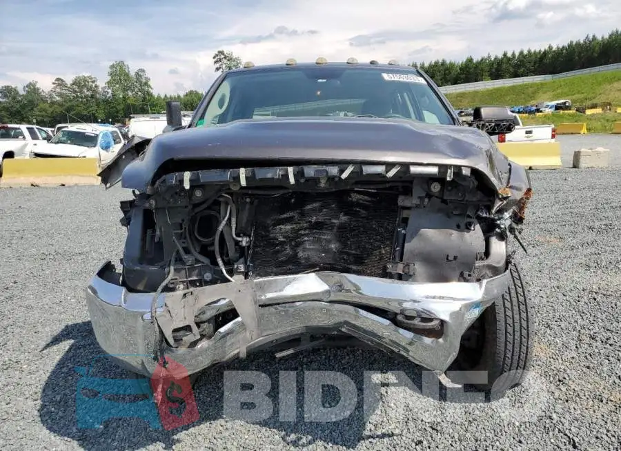 3C63RRGL2HG638403 Photo# 5