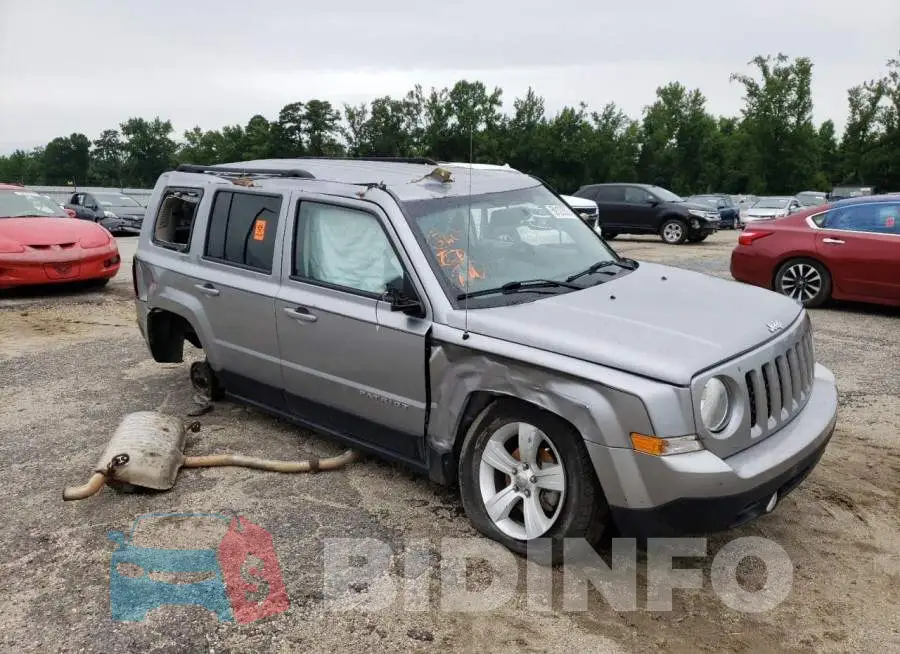 1C4NJPBB8HD166300 Photo# 4