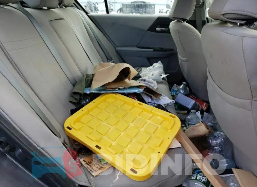 1HGCR2F35FA174327 Photo# 10