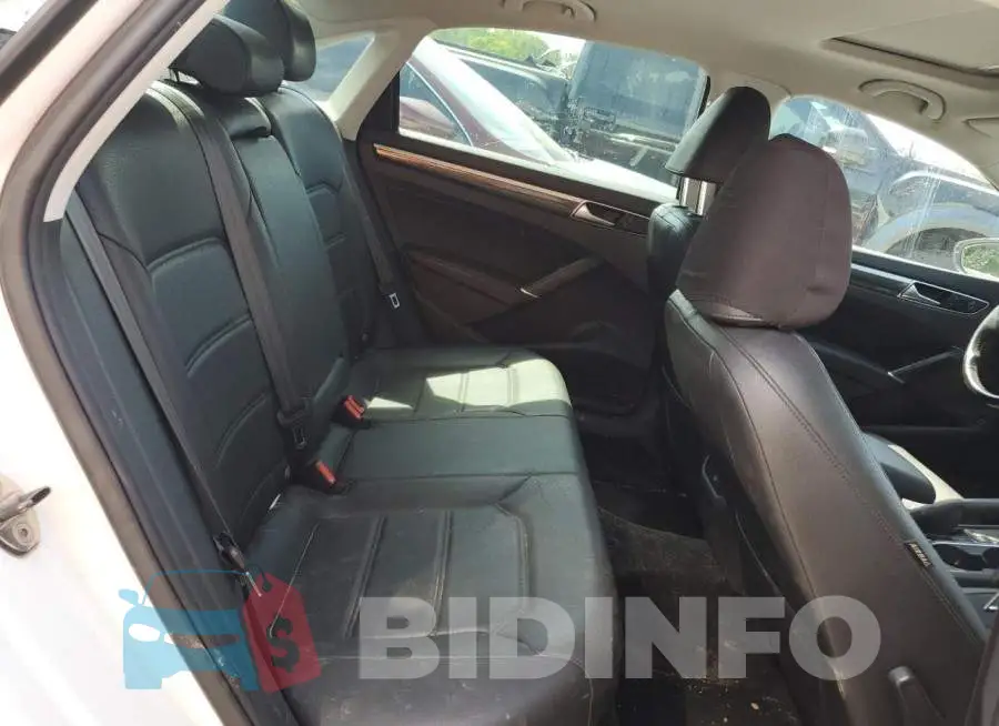 1VWBS7A37GC036312 Photo# 10