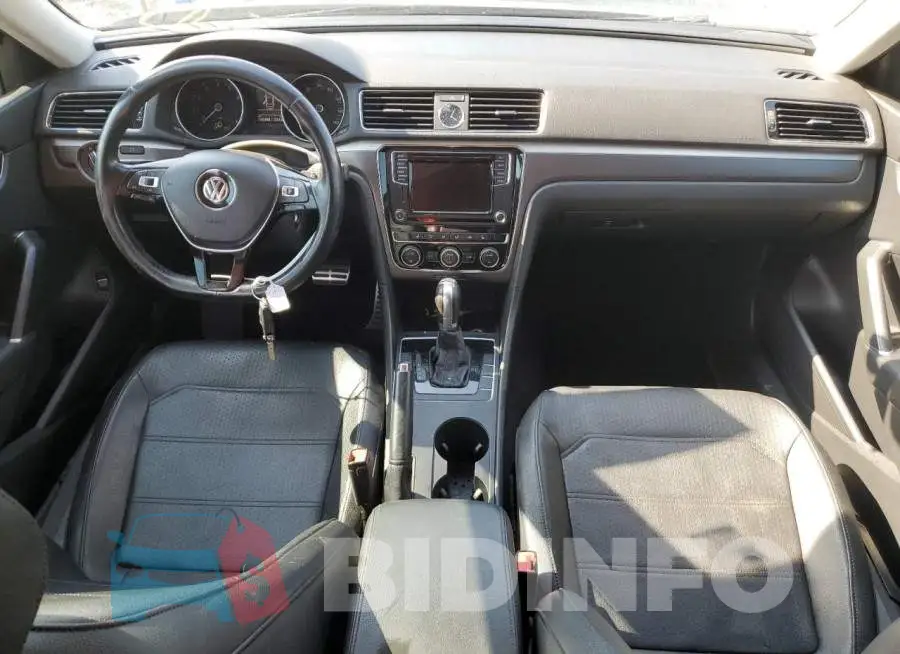 1VWDT7A38HC043437 Photo# 8