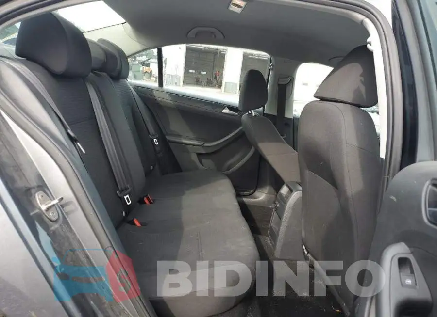 3VW167AJ7GM293452 Photo# 10