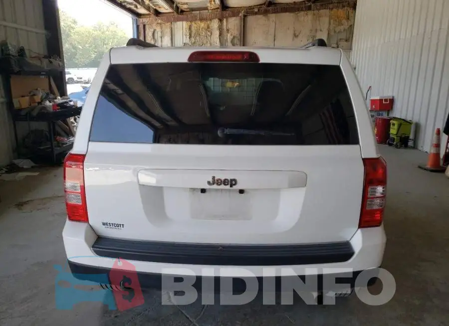 1C4NJPBBXFD335116 Photo# 6