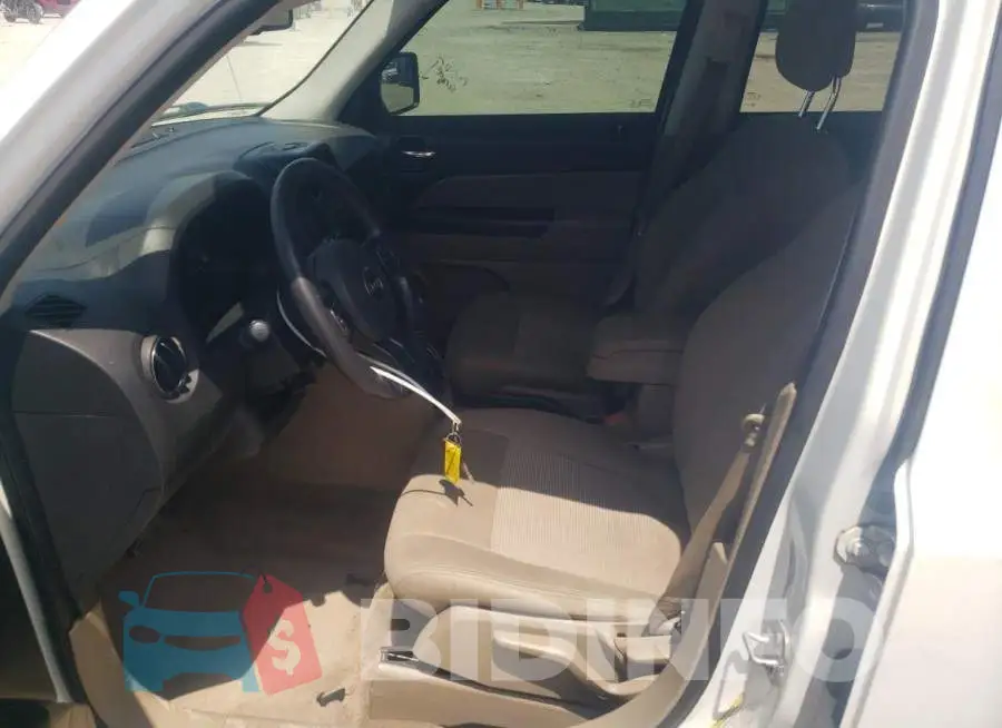 1C4NJPFA0HD161402 Photo# 7