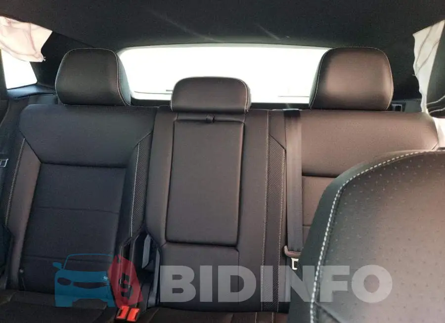 1V2DC2CA6PC224275 Photo# 10