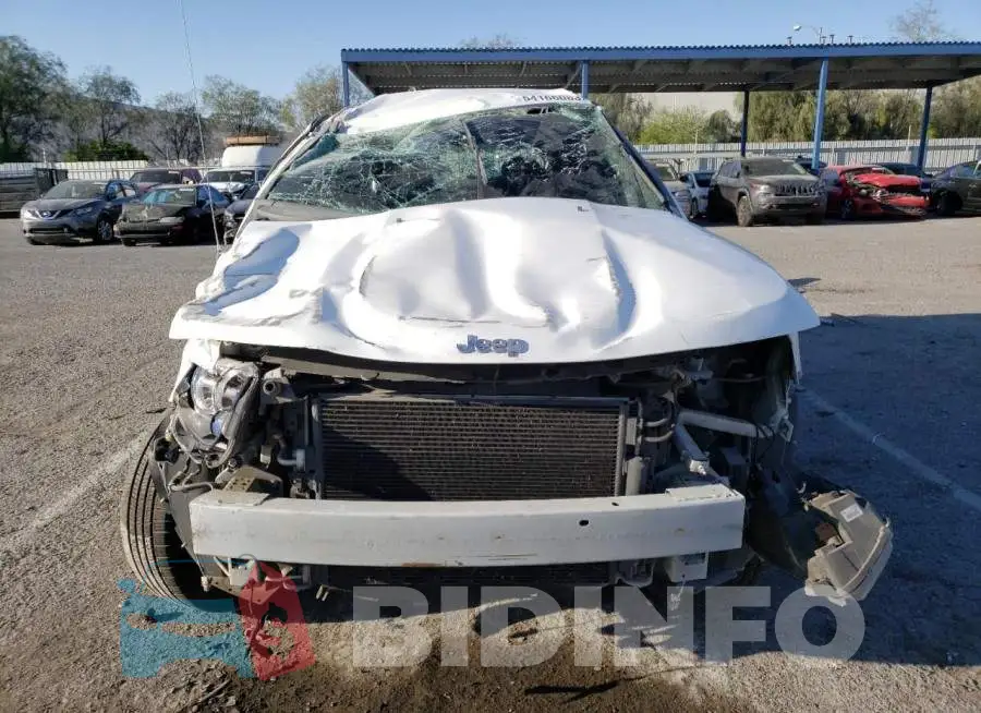 1C4NJCBA8GD615585 Photo# 5