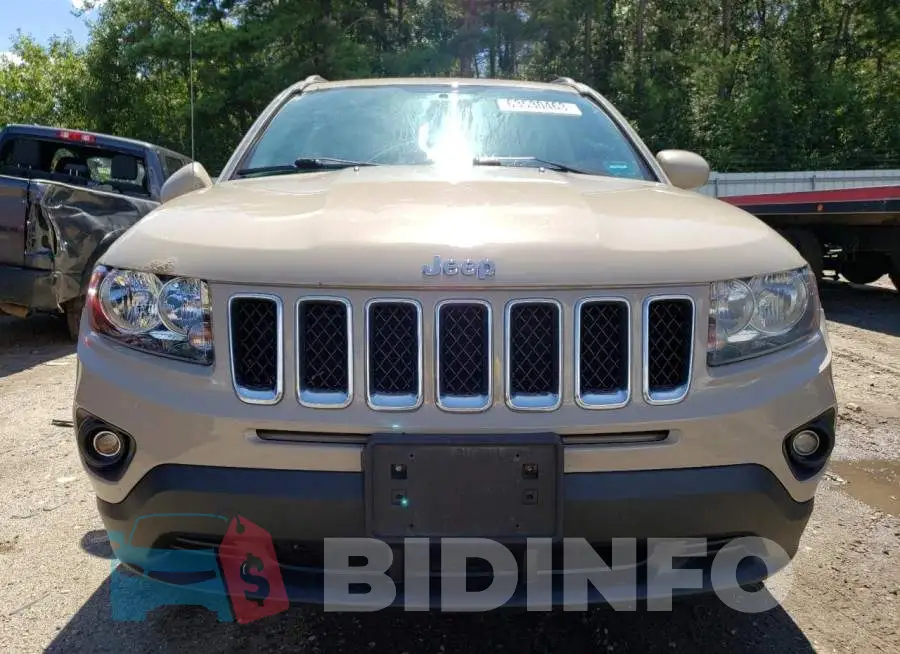 1C4NJDEB5HD110860 Photo# 5