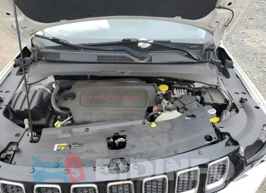 3C4NJDBBXJT470422 Photo# 11
