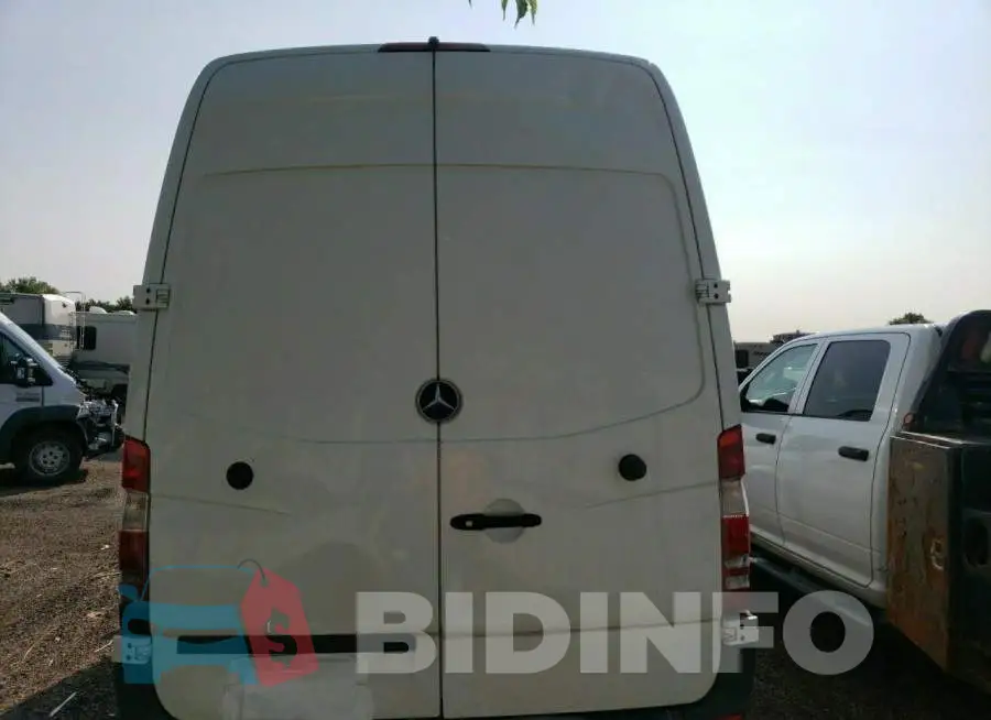 WD3PE7CC6FP150932 Photo# 6