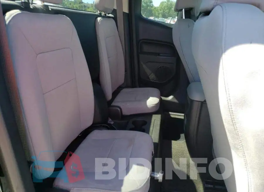 1GCHSBEN8J1128446 Photo# 6