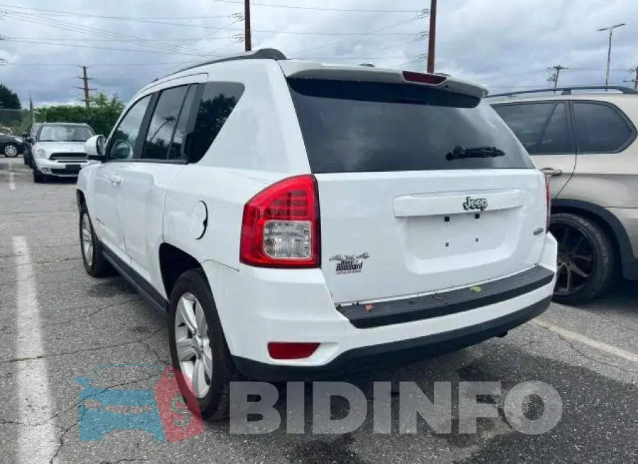 1C4NJDEB5ED575473 Photo# 3