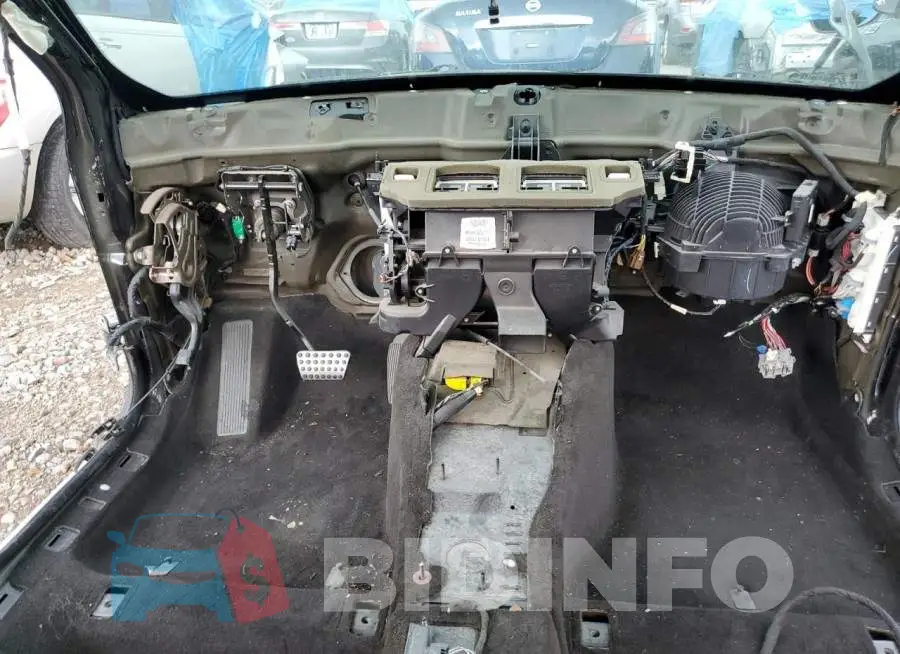 2C3CDXCT4FH827024 Photo# 8