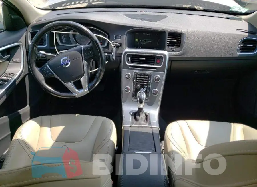 LYV402HM8HB134743 Photo# 8