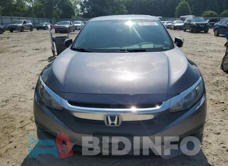 19XFC2F70GE042218 Photo# 5