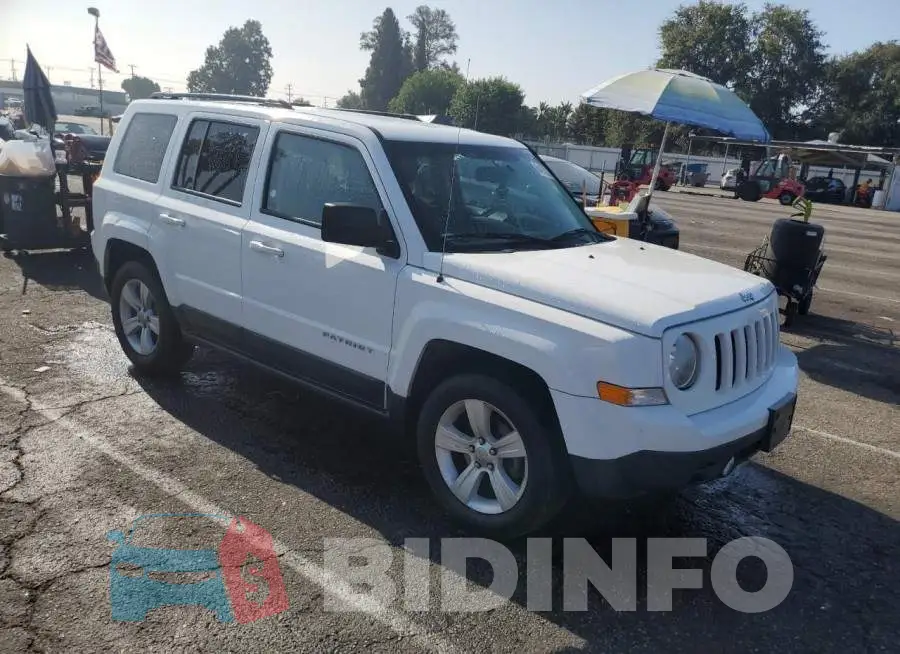 1C4NJPFB0HD184400 Photo# 4