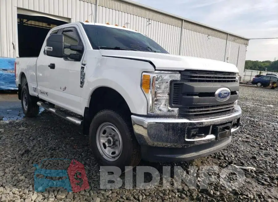 1FT7X2B68HEF04818 Photo# 4