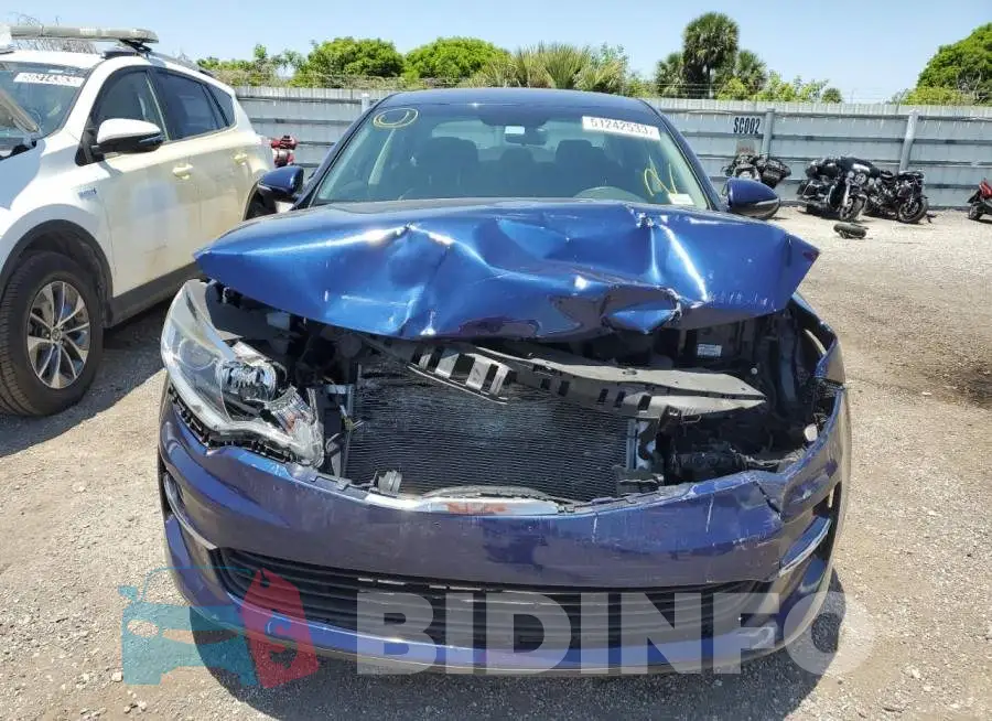 5XXGT4L38JG223616 Photo# 5