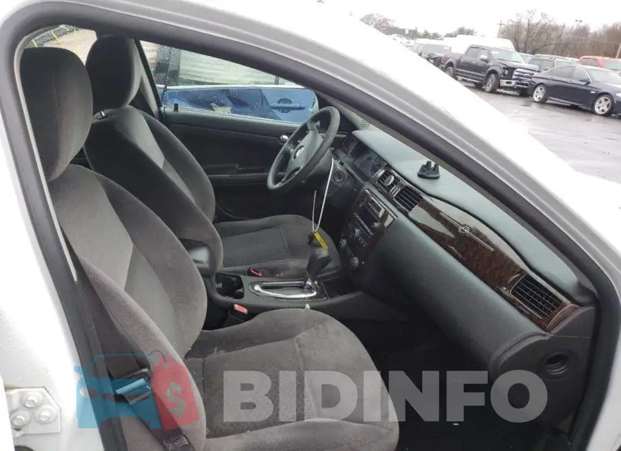 2G1WB5E34G1102994 Photo# 5