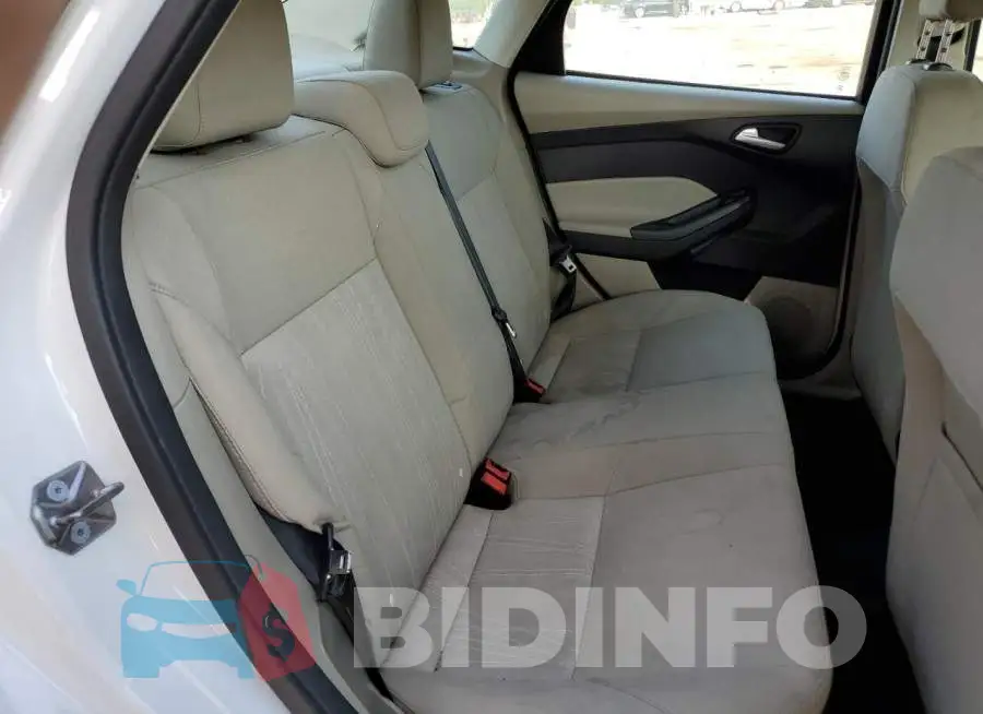 1FADP3F21JL218008 Photo# 10