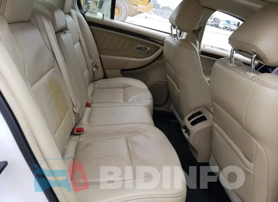 1FAHP2F88JG129917 Photo# 10