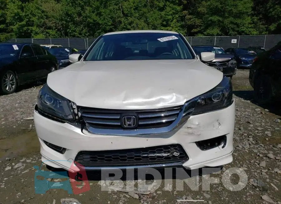 1HGCR2F50FA228392 Photo# 5