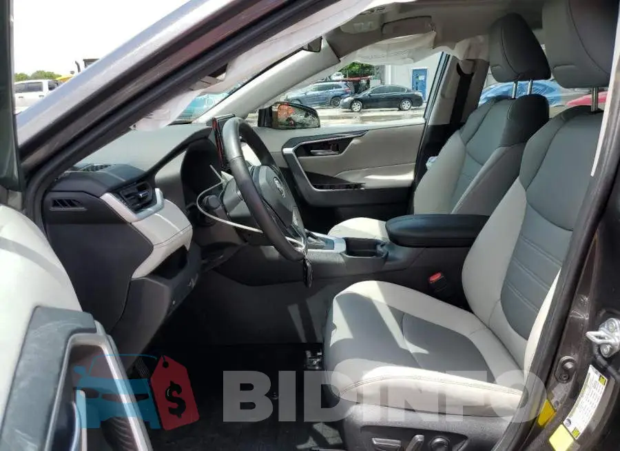 2T3C1RFV2MC161227 Photo# 7