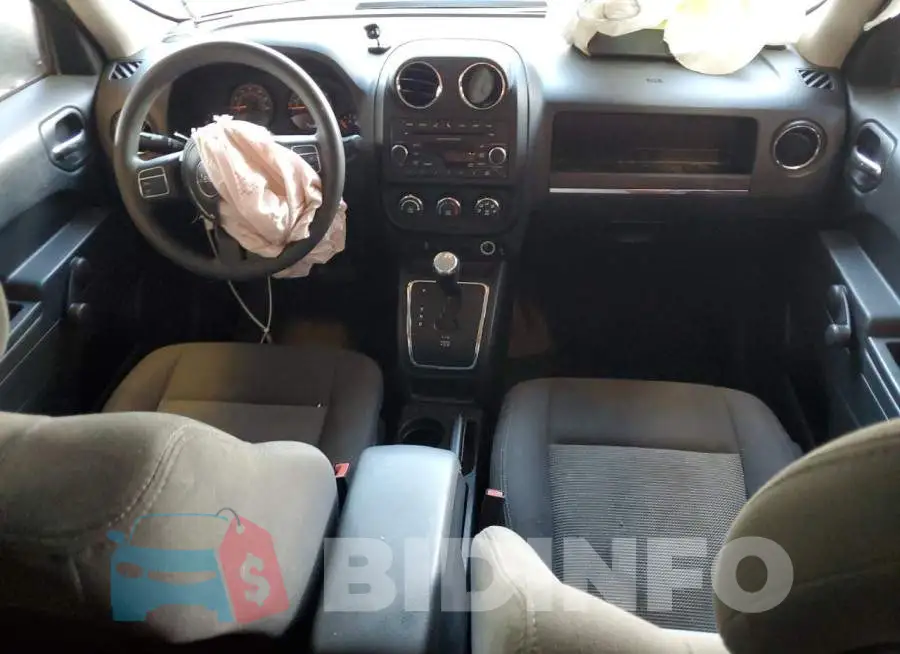1C4NJPBB3HD203530 Photo# 8