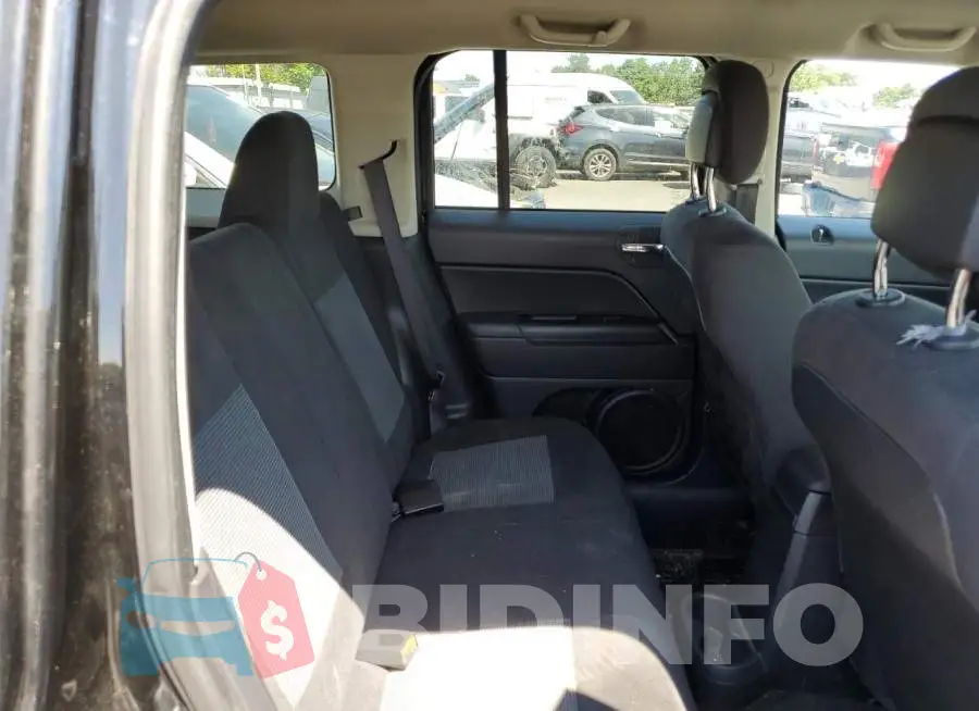 1C4NJRFB3GD782846 Photo# 11