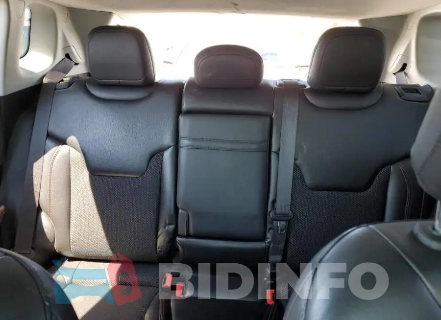 3C4NJDDB1JT441713 Photo# 10