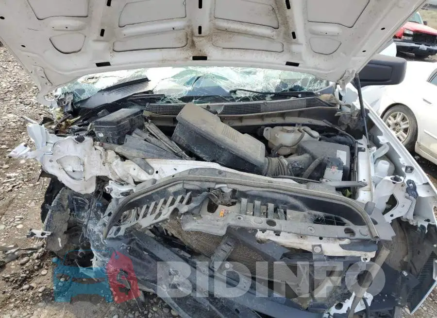 1GCRYAEH3KZ224947 Photo# 11