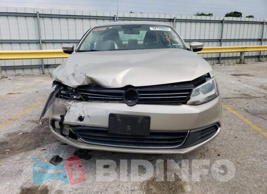 3VW3L7AJ2EM337243 Photo# 5