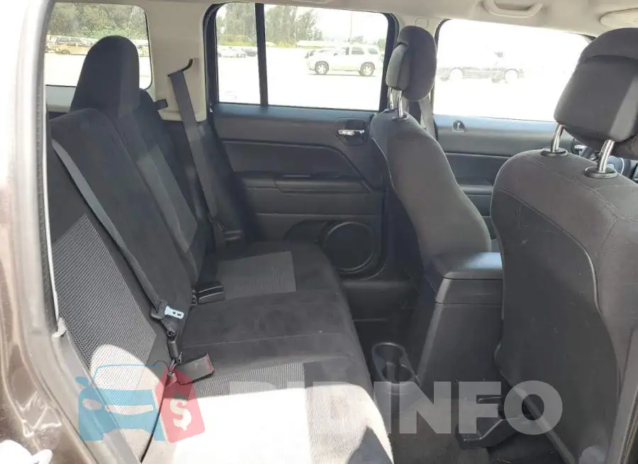 1C4NJPBB7FD387948 Photo# 11