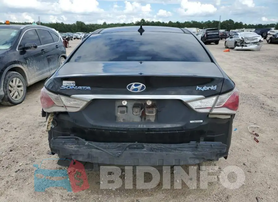 KMHEC4A40FA128260 Photo# 6