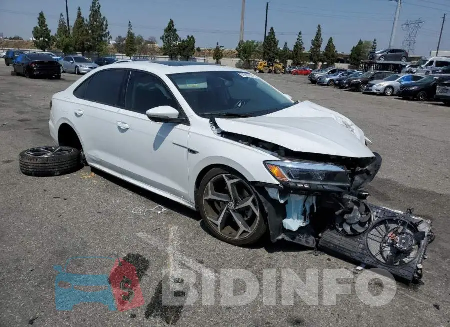 1VWMA7A32LC018337 Photo# 4