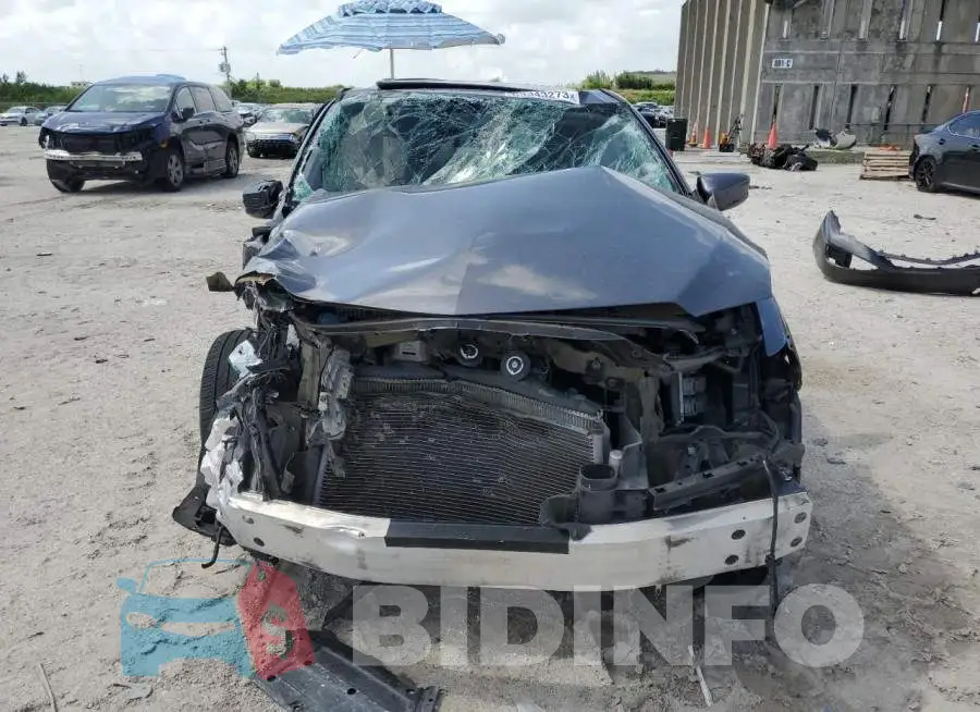 19UDE2F38JA001555 Photo# 5