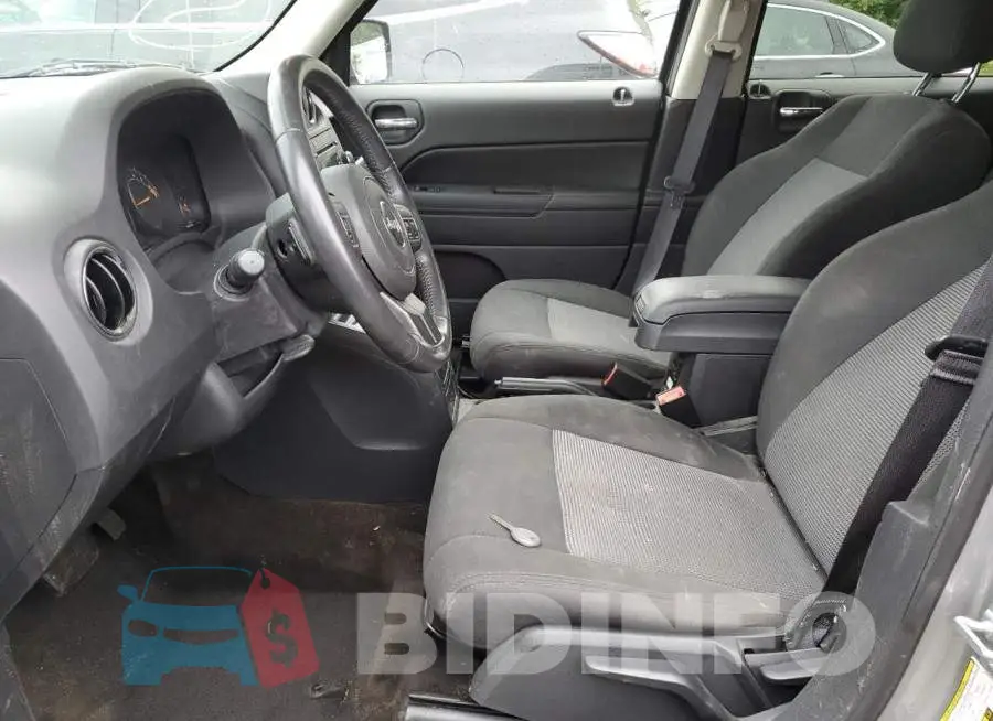 1C4NJPFB8FD400958 Photo# 7