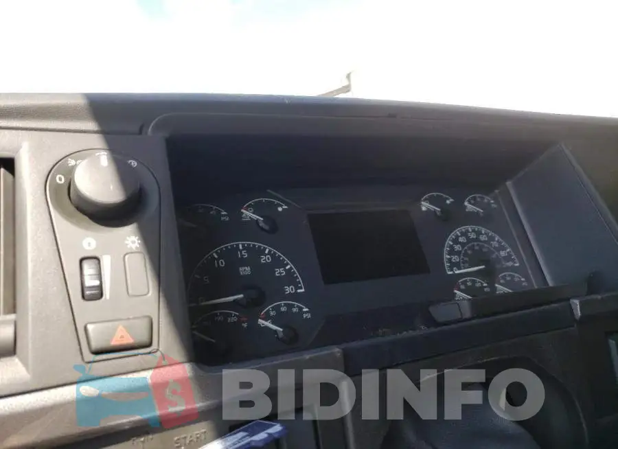 4V4NC9EJ7MN284663 Photo# 8