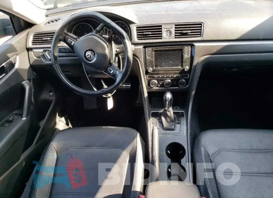 1VWDT7A35HC065783 Photo# 8