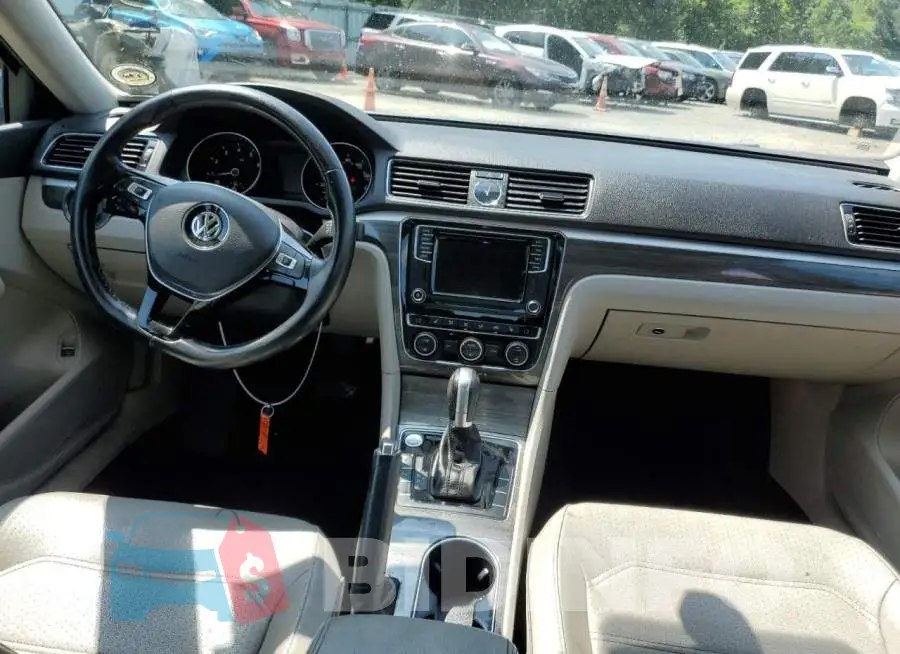 1VWGT7A32HC021379 Photo# 8