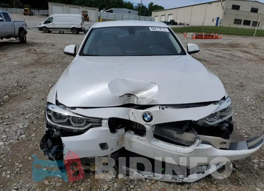 WBA8E5G51JNU47005 Photo# 5