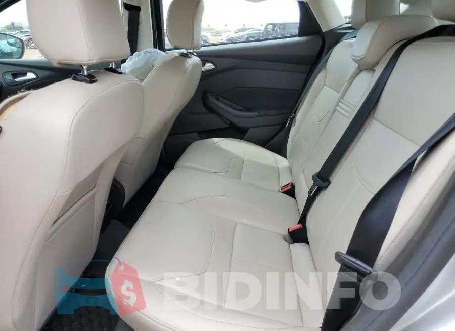 1FADP3N20GL302475 Photo# 10