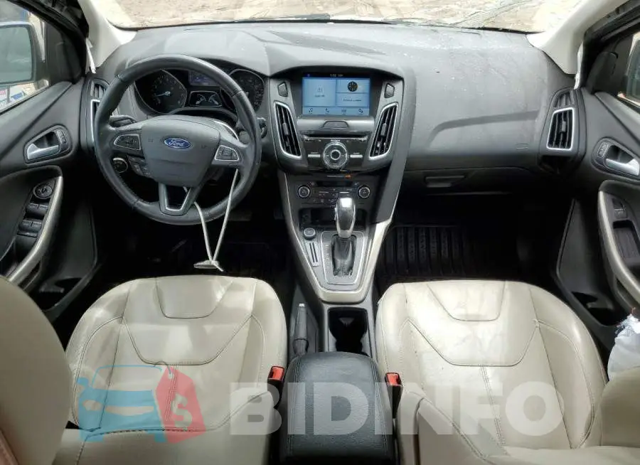 1FADP3N20GL302475 Photo# 8