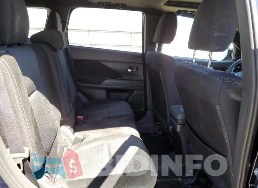 JA4AD3A39JZ018877 Photo# 11