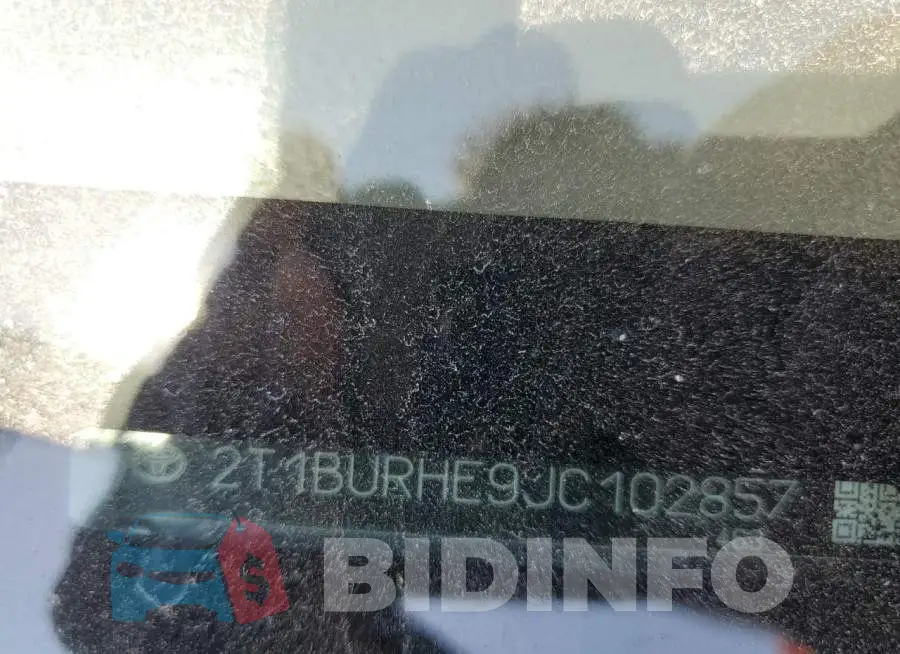 2T1BURHE9JC102857 Photo# 12