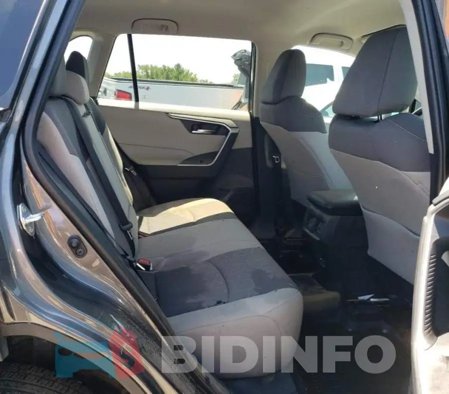 2T3P1RFV5MC244717 Photo# 10