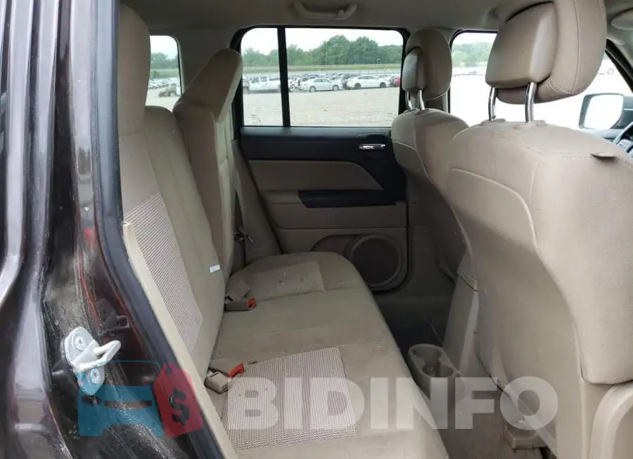 1C4NJPFB3ED671327 Photo# 11